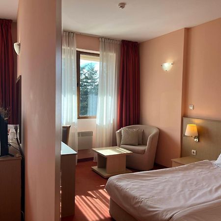 פמפורובו Hotel Orpheus - Casino And Spa מראה חיצוני תמונה