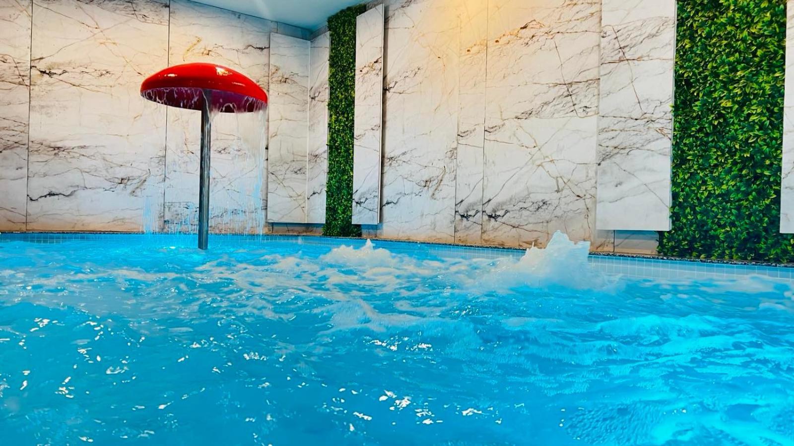 פמפורובו Hotel Orpheus - Casino And Spa מראה חיצוני תמונה
